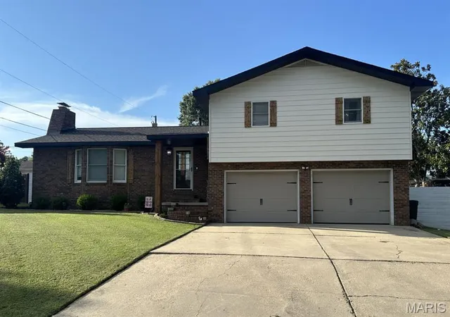 Photo 2 of Single family home for sale at 1112 Meadow Ln, Dexter, MO 63841 | MLS# MIS26057039 | Listing updated on 2026-10-02