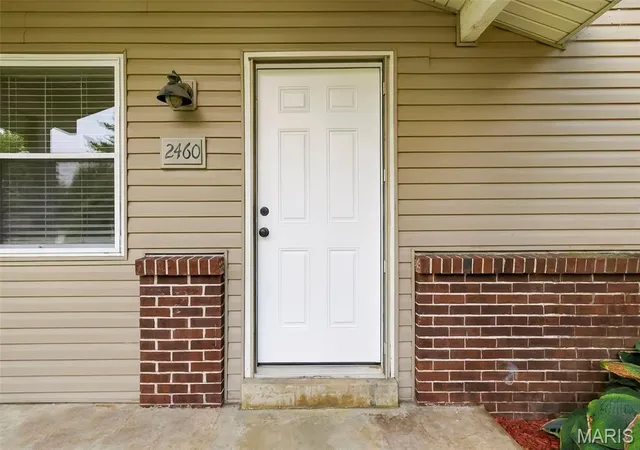 Photo 3 of Sale Pending at 2460 Lindsay Ln, Florissant, MO 63031 | MLS# MIS26057051 | Listing updated on 2026-10-01