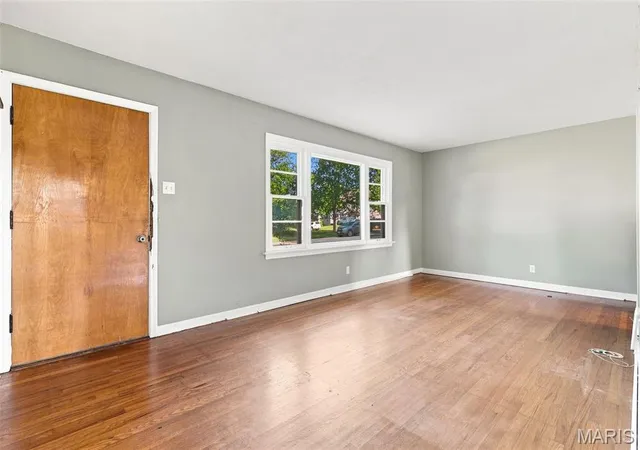Photo 2 of Single family home for sale at 928 Poinsetta Ln, Saint Louis, MO 63122 | MLS# MIS26057060 | Listing updated on 2026-10-01