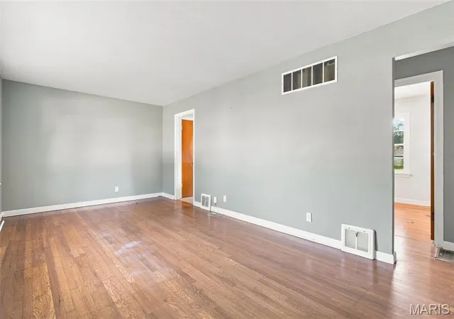 Photo 3 of Single family home for sale at 928 Poinsetta Ln, Saint Louis, MO 63122 | MLS# MIS26057060 | Listing updated on 2026-10-01