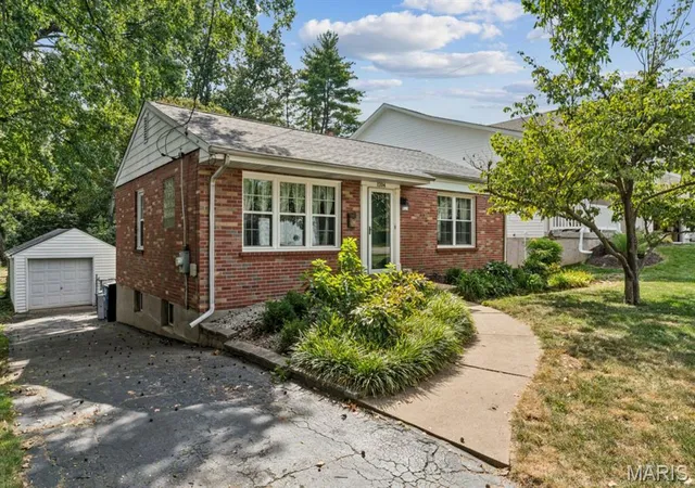 Photo 1 of Sale Pending at 1204 Oday Ave, Saint Louis, MO 63119 | MLS# MIS26057062 | Listing updated on 2026-09-21