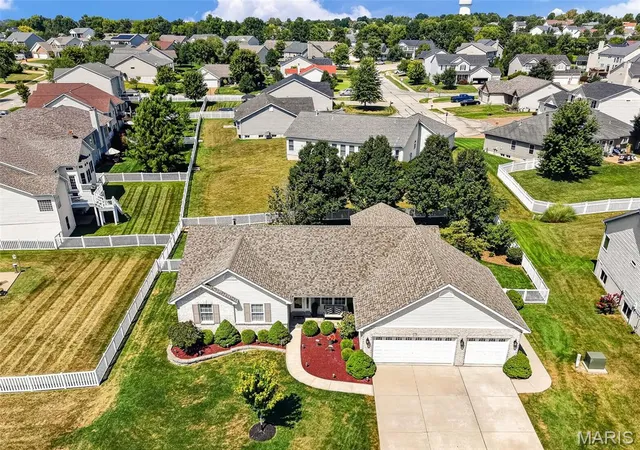 Photo 2 of Single family home for sale at 331 Fallon Pkwy, Saint Peters, MO 63376 | MLS# MIS26057069 | Listing updated on 2026-09-14