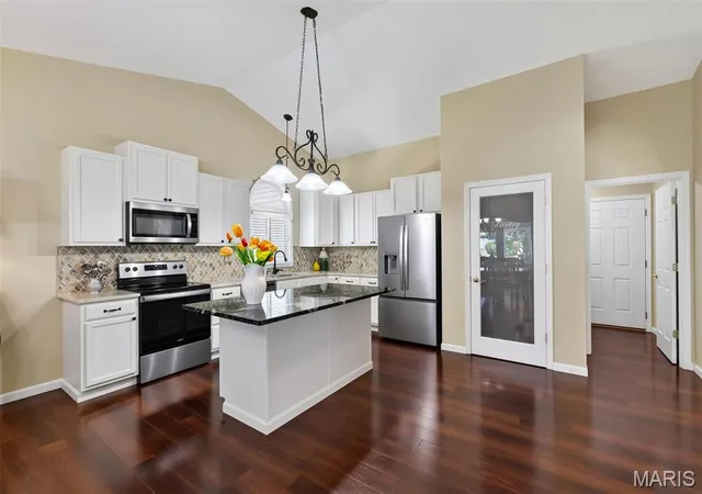 Photo 2 of Single family home for sale at 331 Fallon Pkwy, Saint Peters, MO 63376 | MLS# MIS26057069 | Listing updated on 2026-09-14