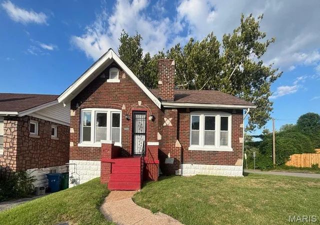 Photo 1 of Single family home for sale at 6905 Leedale Dr, Saint Louis, MO 63121 | MLS# MIS26057070 | Listing updated on 2026-09-03