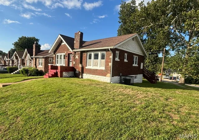 Photo 2 of Single family home for sale at 6905 Leedale Dr, Saint Louis, MO 63121 | MLS# MIS26057070 | Listing updated on 2026-10-27
