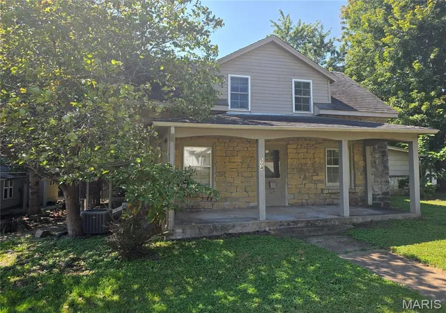 Photo 2 of Single family home for sale at 504 W Russell St, Ironton, MO 63650 | MLS# MIS26057077 | Listing updated on 2026-09-03