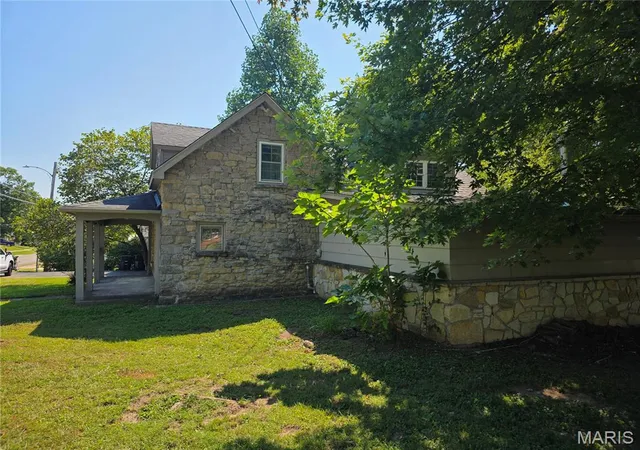 Photo 3 of Single family home for sale at 504 W Russell St, Ironton, MO 63650 | MLS# MIS26057077 | Listing updated on 2026-09-03