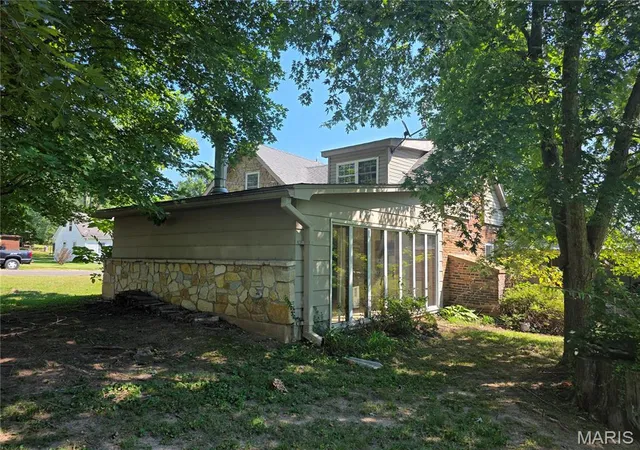 Photo 3 of Single family home for sale at 504 W Russell St, Ironton, MO 63650 | MLS# MIS26057077 | Listing updated on 2026-09-03
