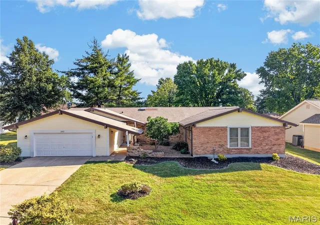 Photo 1 of Single family home for sale at 202 Rue Grand Dr, Lake Saint Louis, MO 63367 | MLS# MIS26057078 | Listing updated on 2026-09-04