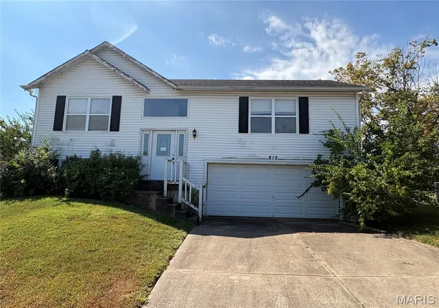 Photo 1 of Single family home for sale at 812 Patricia Ct, Wentzville, MO 63385 | MLS# MIS26057079 | Listing updated on 2026-09-03