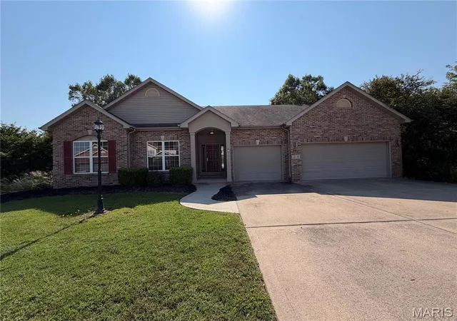 Photo 1 of Single family home for sale at 6 White Fang Dr, Glen Carbon, IL 62034 | MLS# MIS26057090 | Listing updated on 2026-09-24