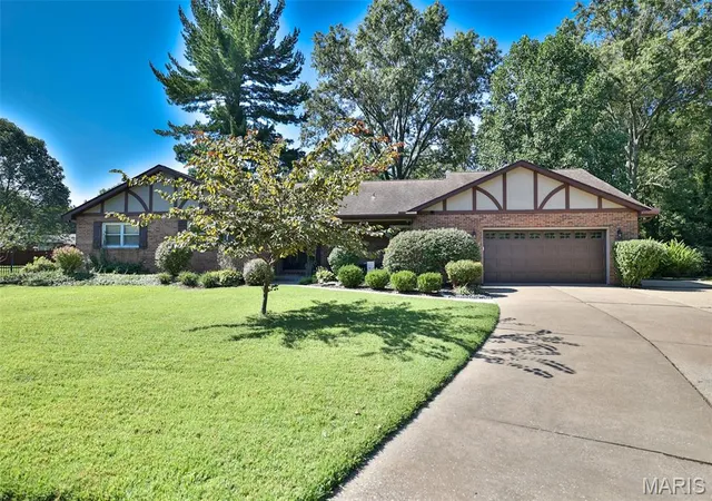 Photo 1 of Single family home for sale at 124 Drake Ct, Edwardsville, IL 62025 | MLS# MIS26057091 | Listing updated on 2026-10-09