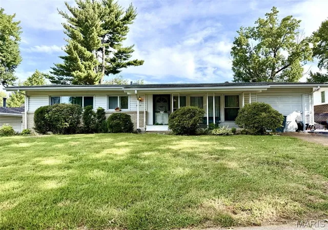 Photo 1 of Sale Pending at 3115 Durwood Dr, Florissant, MO 63033 | MLS# MIS26057092 | Listing updated on 2026-09-08
