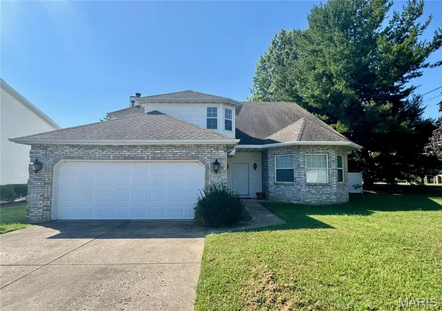 Photo 1 of Single family home for sale at 4 Clinton Hl Dr, Swansea, IL 62226 | MLS# MIS26057095 | Listing updated on 2026-09-19