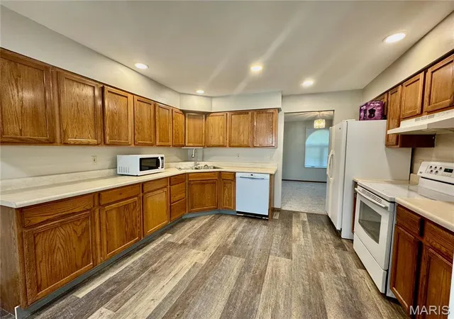Photo 2 of Single family home for sale at 4 Clinton Hl Dr, Swansea, IL 62226 | MLS# MIS26057095 | Listing updated on 2026-09-19
