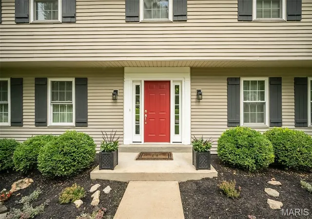 Photo 2 of Single family home for sale at 1583 Mason Knoll Rd, Saint Louis, MO 63131 | MLS# MIS26057104 | Listing updated on 2026-09-20
