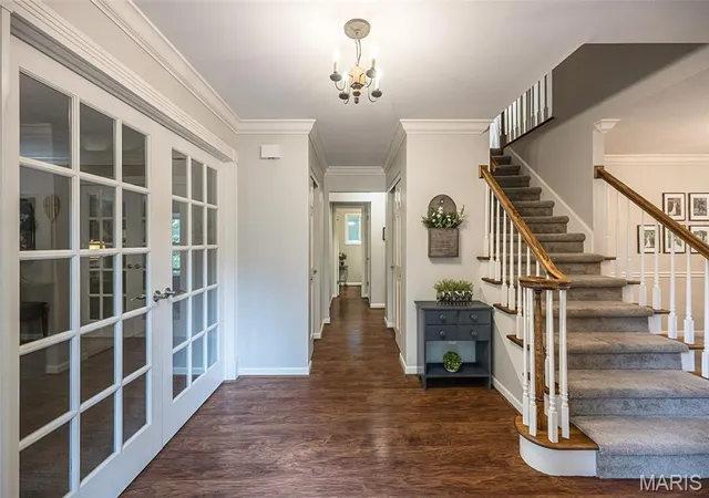 Photo 3 of Single family home for sale at 1583 Mason Knoll Rd, Saint Louis, MO 63131 | MLS# MIS26057104 | Listing updated on 2026-09-20