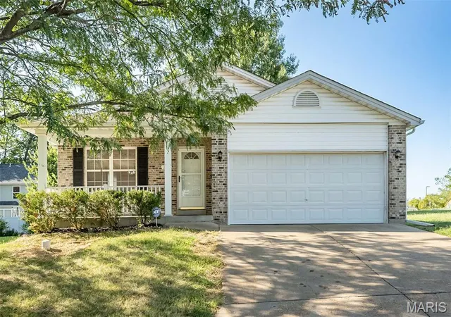 Photo 1 of Single family home for sale at 230 New York St, Saint Louis, MO 63122 | MLS# MIS26057120 | Listing updated on 2026-09-14