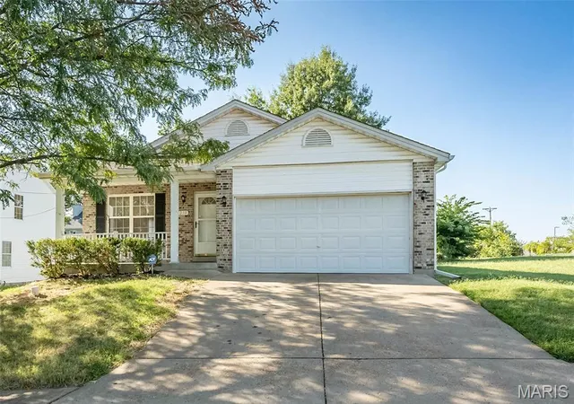 Photo 2 of Single family home for sale at 230 New York St, Saint Louis, MO 63122 | MLS# MIS26057120 | Listing updated on 2026-09-14