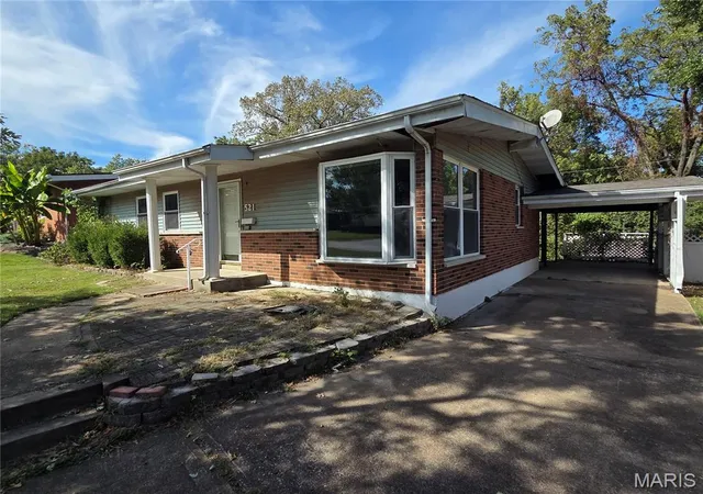 Single family home for sale at 521 Barcia Dr, Saint Louis, MO 63119 | MLS# MIS26057124