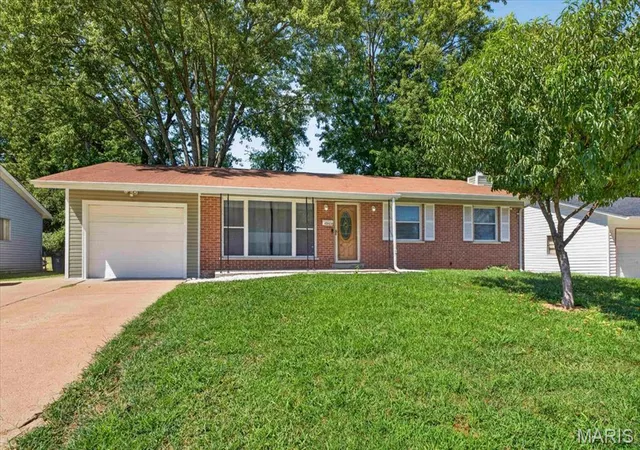 Photo 1 of Sale Pending at 10103 Chambers Hl Dr, Saint Louis, MO 63136 | MLS# MIS26057125 | Listing updated on 2026-09-15