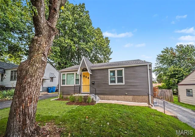 Photo 1 of Single family home for sale at 9425 Ridge Ave, Saint Louis, MO 63114 | MLS# MIS26057127 | Listing updated on 2026-09-06