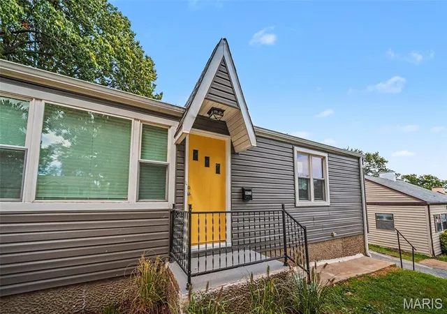 Photo 3 of Single family home for sale at 9425 Ridge Ave, Saint Louis, MO 63114 | MLS# MIS26057127 | Listing updated on 2026-09-06