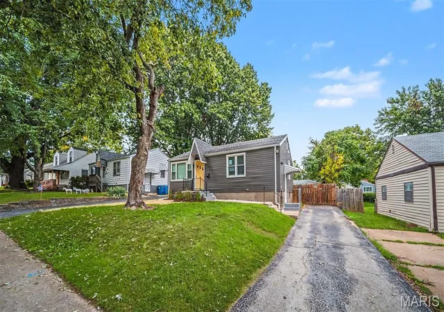 Photo 4 of Single family home for sale at 9425 Ridge Ave, Saint Louis, MO 63114 | MLS# MIS26057127 | Listing updated on 2026-09-06