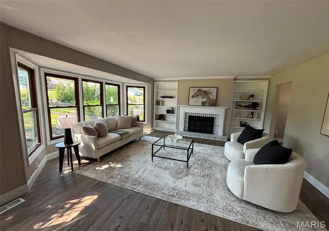 Photo 3 of Single family home for sale at 1917 Dovercliff Ct, Chesterfield, MO 63017 | MLS# MIS26057130 | Listing updated on 2026-09-22