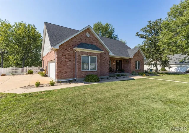 Photo 2 of Single family home for sale at 1114 Springbrook Park Dr, Farmington, MO 63640 | MLS# MIS26057134 | Listing updated on 2026-09-06