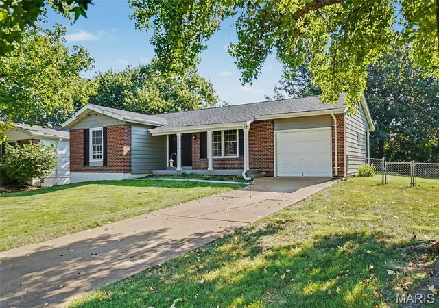 Photo 2 of Single family home for sale at 2219 Bentley Manor Dr, Fenton, MO 63026 | MLS# MIS26057138 | Listing updated on 2026-09-07