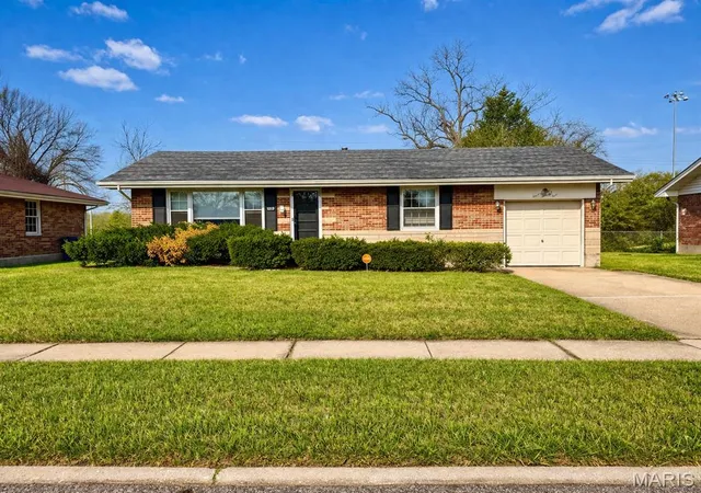 Photo 1 of Single family home for sale at 325 Royce Dr, Saint Louis, MO 63135 | MLS# MIS26057146 | Listing updated on 2026-09-04