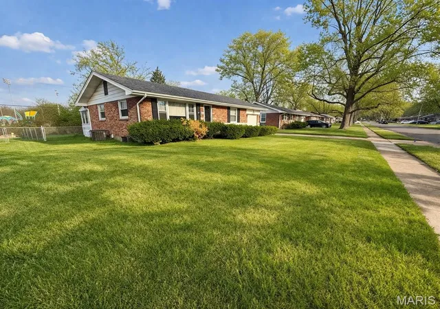 Photo 2 of Single family home for sale at 325 Royce Dr, Saint Louis, MO 63135 | MLS# MIS26057146 | Listing updated on 2026-09-04