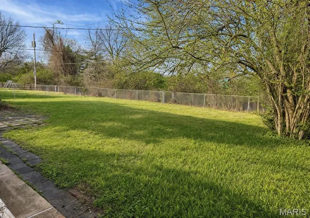 Photo 3 of Single family home for sale at 325 Royce Dr, Saint Louis, MO 63135 | MLS# MIS26057146 | Listing updated on 2026-09-04