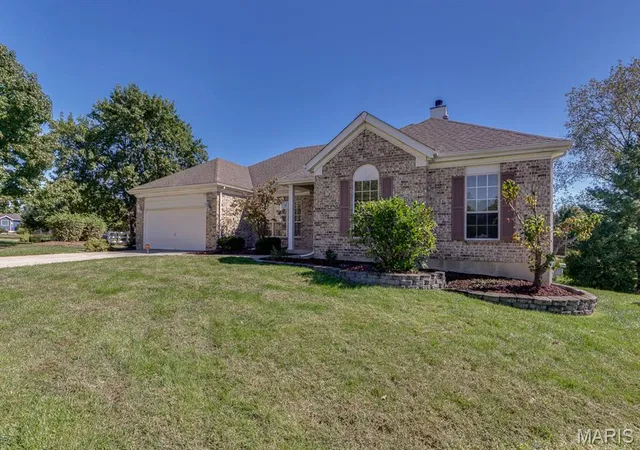 Photo 2 of Single family home for sale at 22 Gulf Shrs Dr, O Fallon, MO 63368 | MLS# MIS26057151 | Listing updated on 2026-10-08