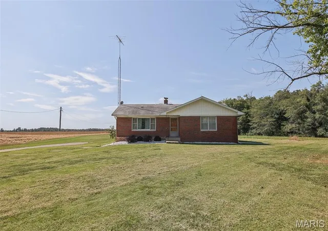 Photo 4 of Single family home for sale at 18385 N White Swan Ln, Woodlawn, IL 62898 | MLS# MIS26057155 | Listing updated on 2026-10-02