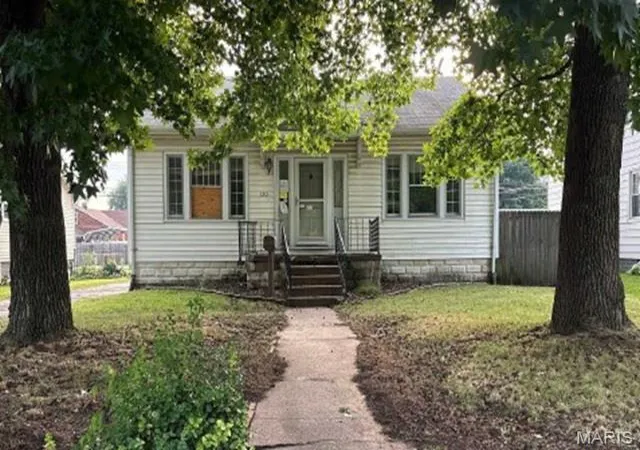 Photo 1 of Single family home for sale at 530 Tipton Ave, Wood River, IL 62095 | MLS# MIS26057157 | Listing updated on 2026-09-03