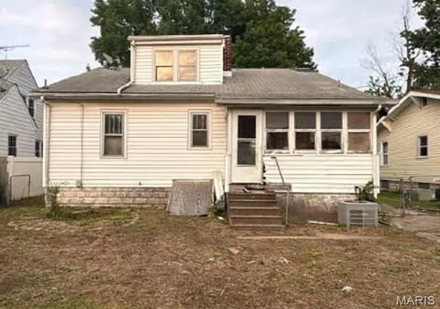 Photo 2 of Single family home for sale at 530 Tipton Ave, Wood River, IL 62095 | MLS# MIS26057157 | Listing updated on 2026-09-03