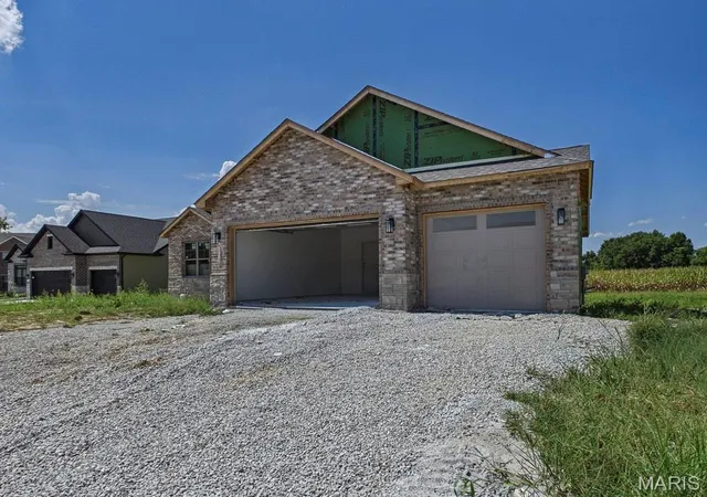Photo 3 of Single family home for sale at 2753 Bristol Way, Glen Carbon, IL 62034 | MLS# MIS26057168 | Listing updated on 2026-09-05