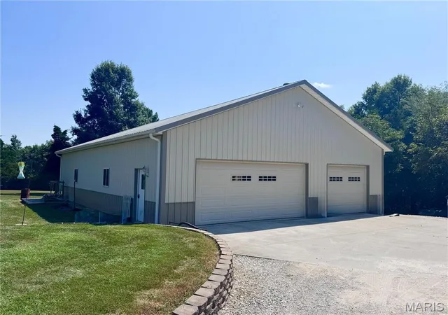 Photo 3 of Manufactured home for sale at 25247 Monroe Rd 581, Monroe City, MO 63456 | MLS# MIS26057172 | Listing updated on 2026-09-03