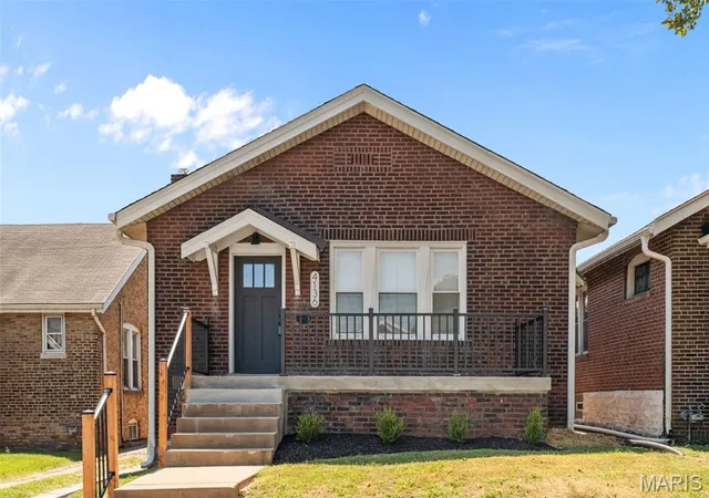 Photo 2 of Sale Pending at 4136 Utah St, Saint Louis, MO 63116 | MLS# MIS26057201 | Listing updated on 2026-09-06