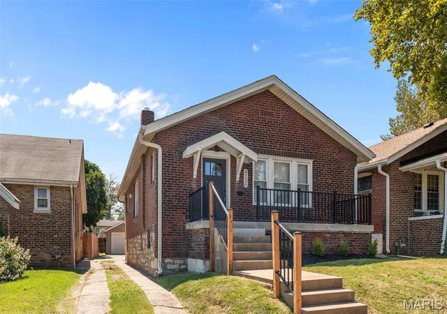 Photo 3 of Sale Pending at 4136 Utah St, Saint Louis, MO 63116 | MLS# MIS26057201 | Listing updated on 2026-09-06