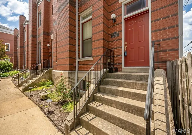 Condo for sale at 2347 Park Ave #D, Saint Louis, MO 63104 | MLS# MIS26057202