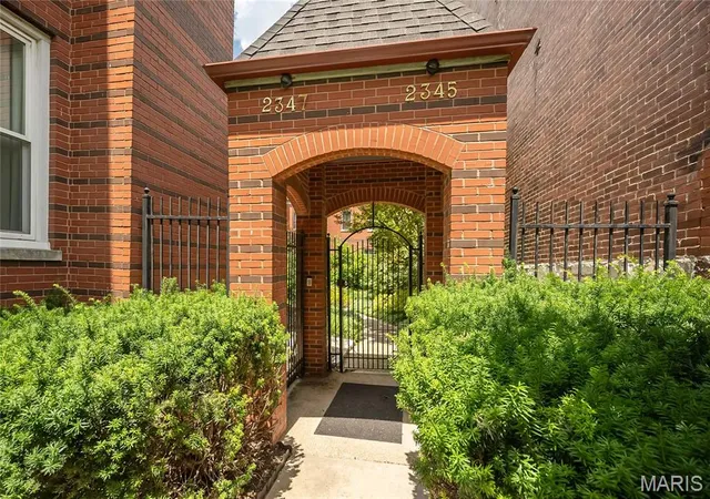 Photo 1 of Condo for sale at 2347 Park Ave #D, Saint Louis, MO 63104 | MLS# MIS26057202 | Listing updated on 2026-10-16