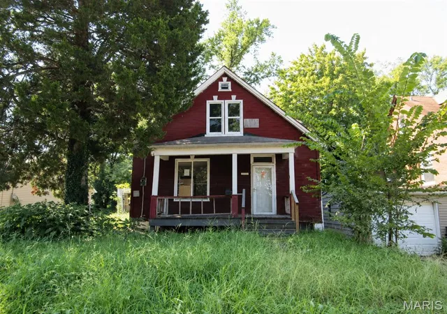 Single family home for sale at 6732 Robbins Ave, Saint Louis, MO 63133 | MLS# MIS26057210