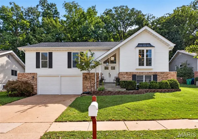Photo 1 of Single family home for sale at 632 Amberwood Ln, Ballwin, MO 63021 | MLS# MIS26057221 | Listing updated on 2026-09-18