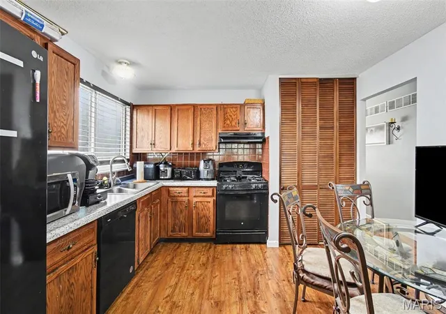 Photo 3 of Single family home for sale at 4034 Hounds Hl Dr, Florissant, MO 63034 | MLS# MIS26057227 | Listing updated on 2026-09-15