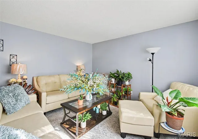 Photo 4 of Single family home for sale at 4034 Hounds Hl Dr, Florissant, MO 63034 | MLS# MIS26057227 | Listing updated on 2026-09-15