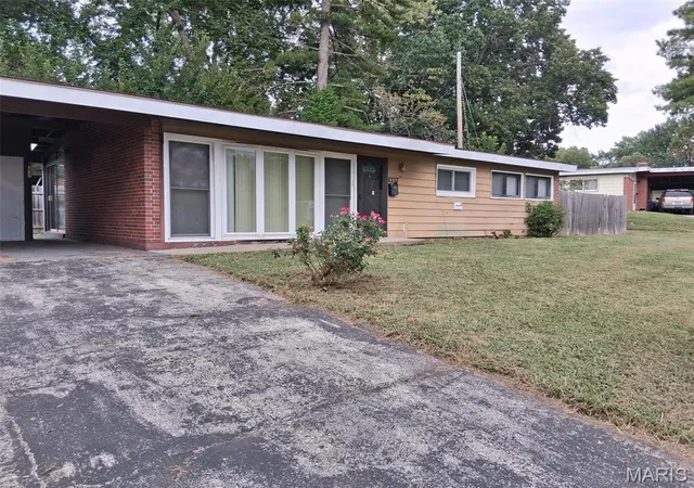 Photo 2 of Single family home for sale at 8337 Graybirch Dr, Saint Louis, MO 63134 | MLS# MIS26057229 | Listing updated on 2026-10-05