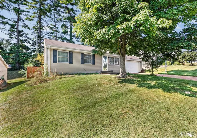 Photo 3 of Single family home for sale at 158 E Donaldson Dr, Saint Louis, MO 63129 | MLS# MIS26057236 | Listing updated on 2026-09-16